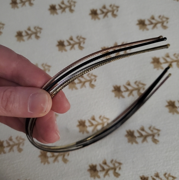 🐸$2🐸Metallic Headbands - Picture 2 of 3